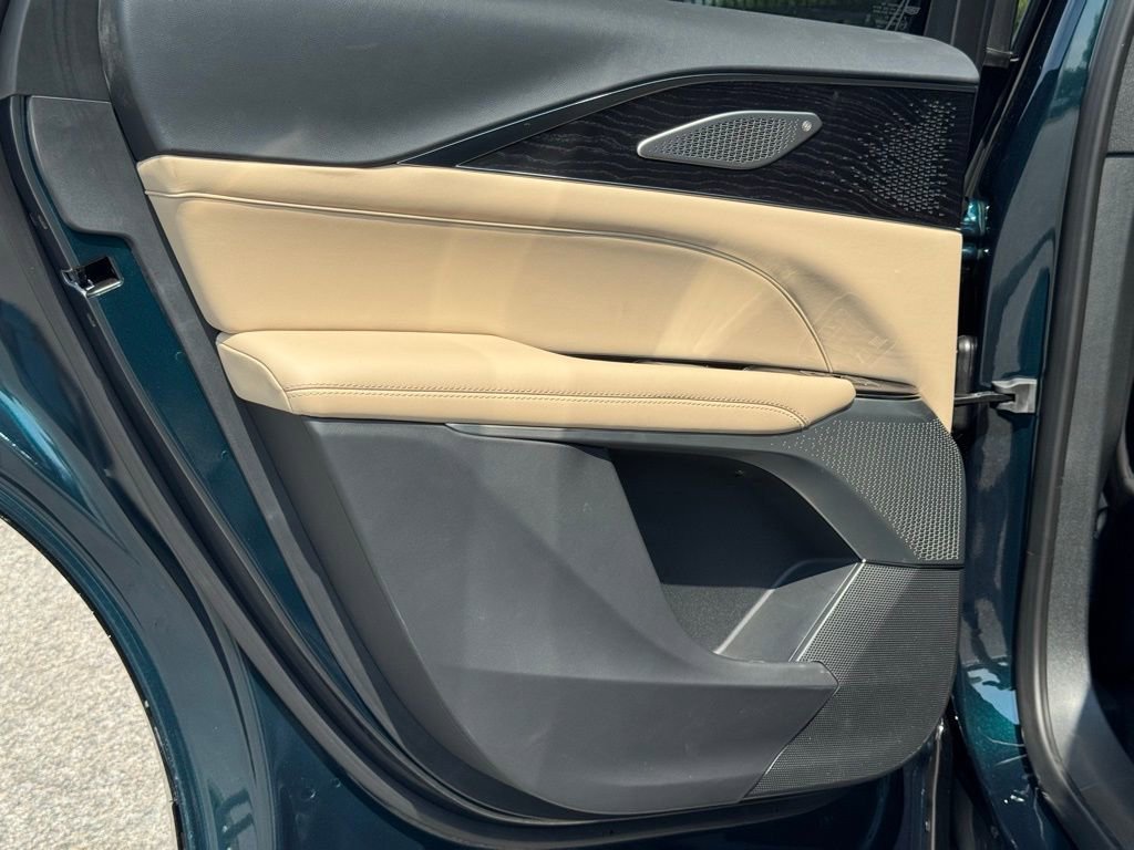 2025 Cadillac Lyriq Luxury photo 21