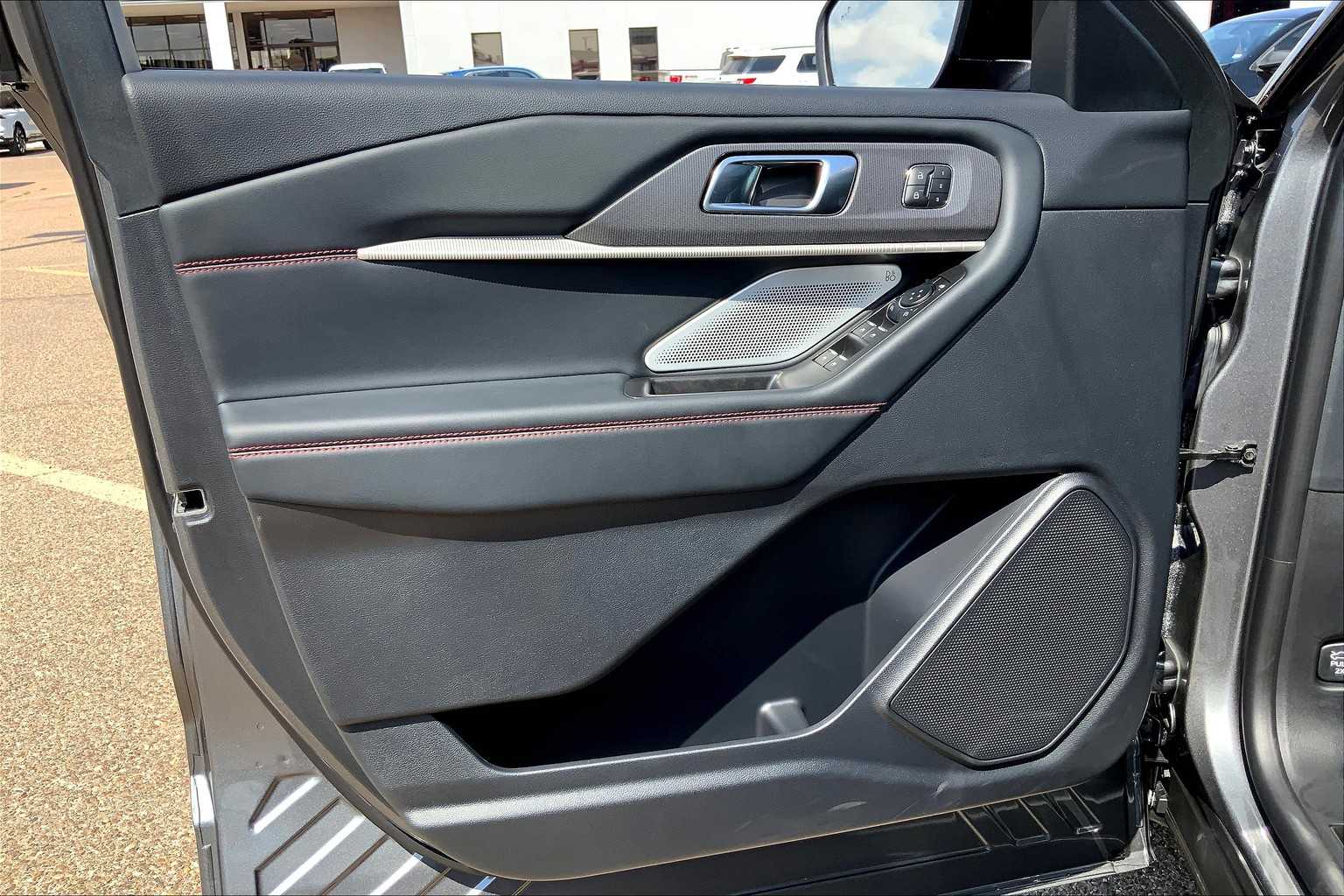 2025 Ford Explorer ST photo 10