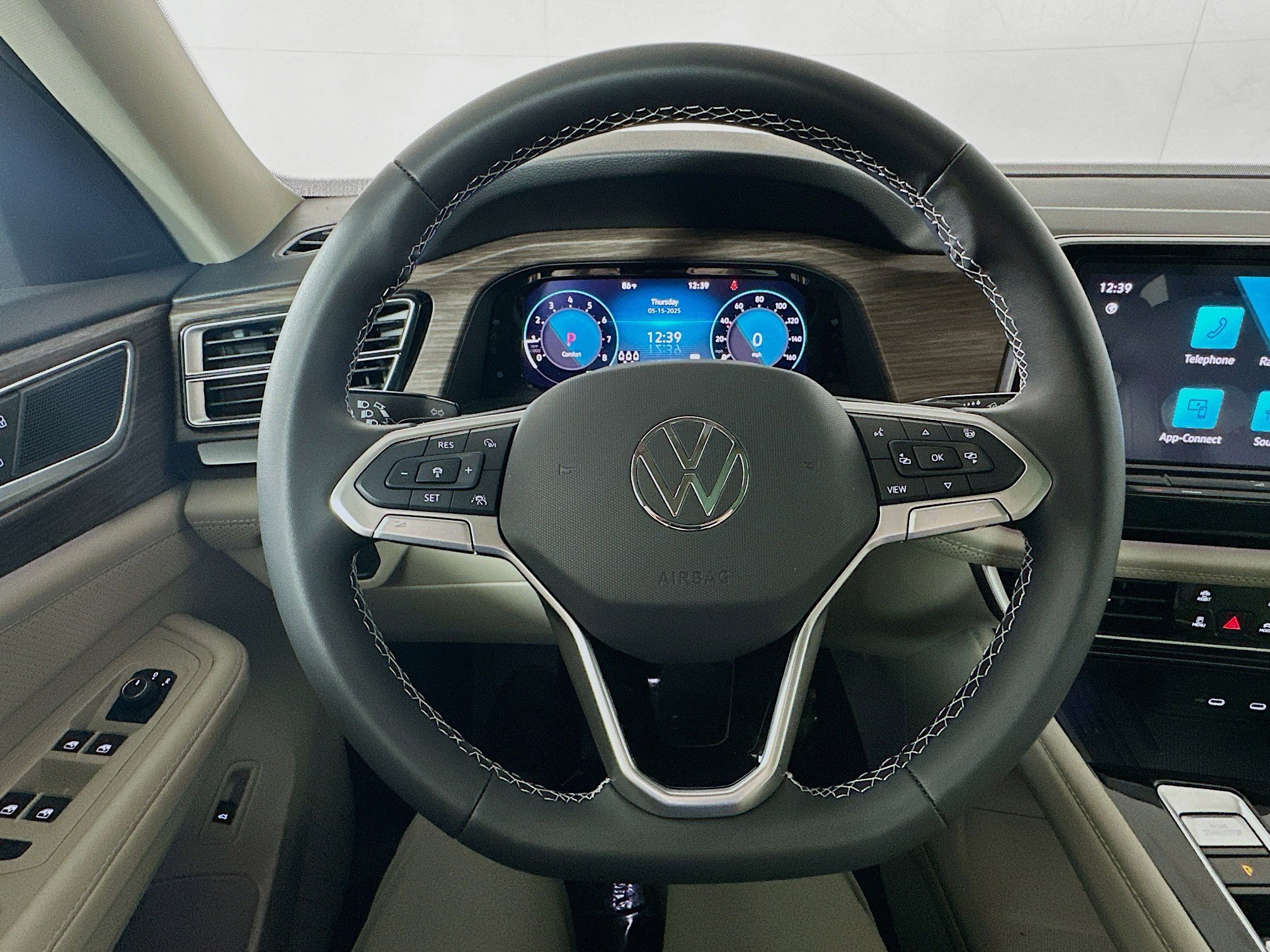 2025 Volkswagen Atlas SEL photo 11