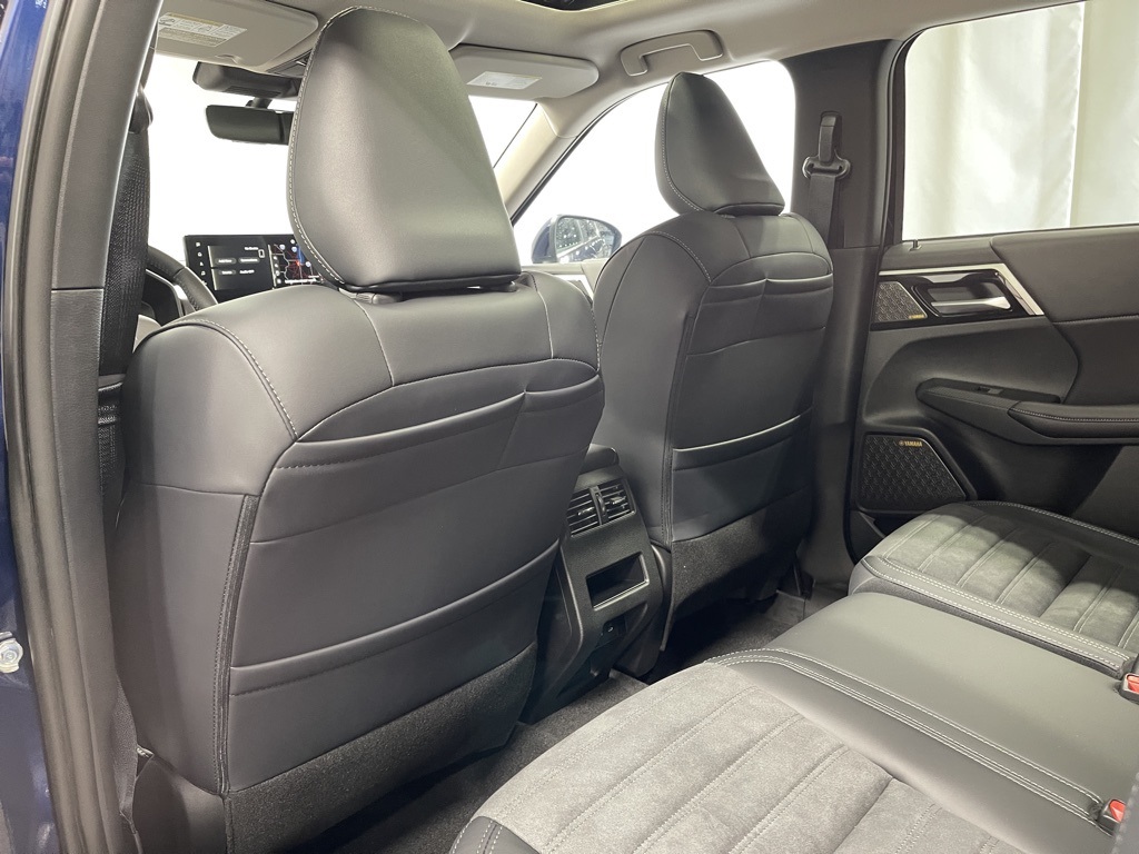 2025 Mitsubishi Outlander SE photo 24