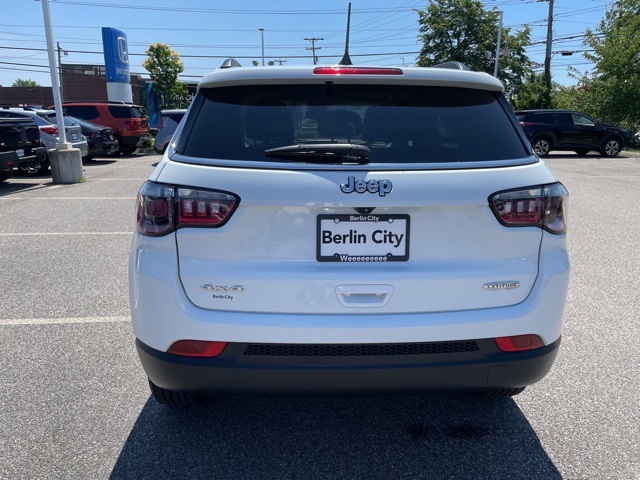 2022 Jeep Compass Latitude photo 2