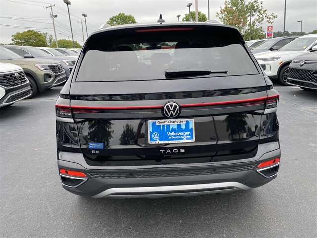 2025 Volkswagen Taos SE photo 4
