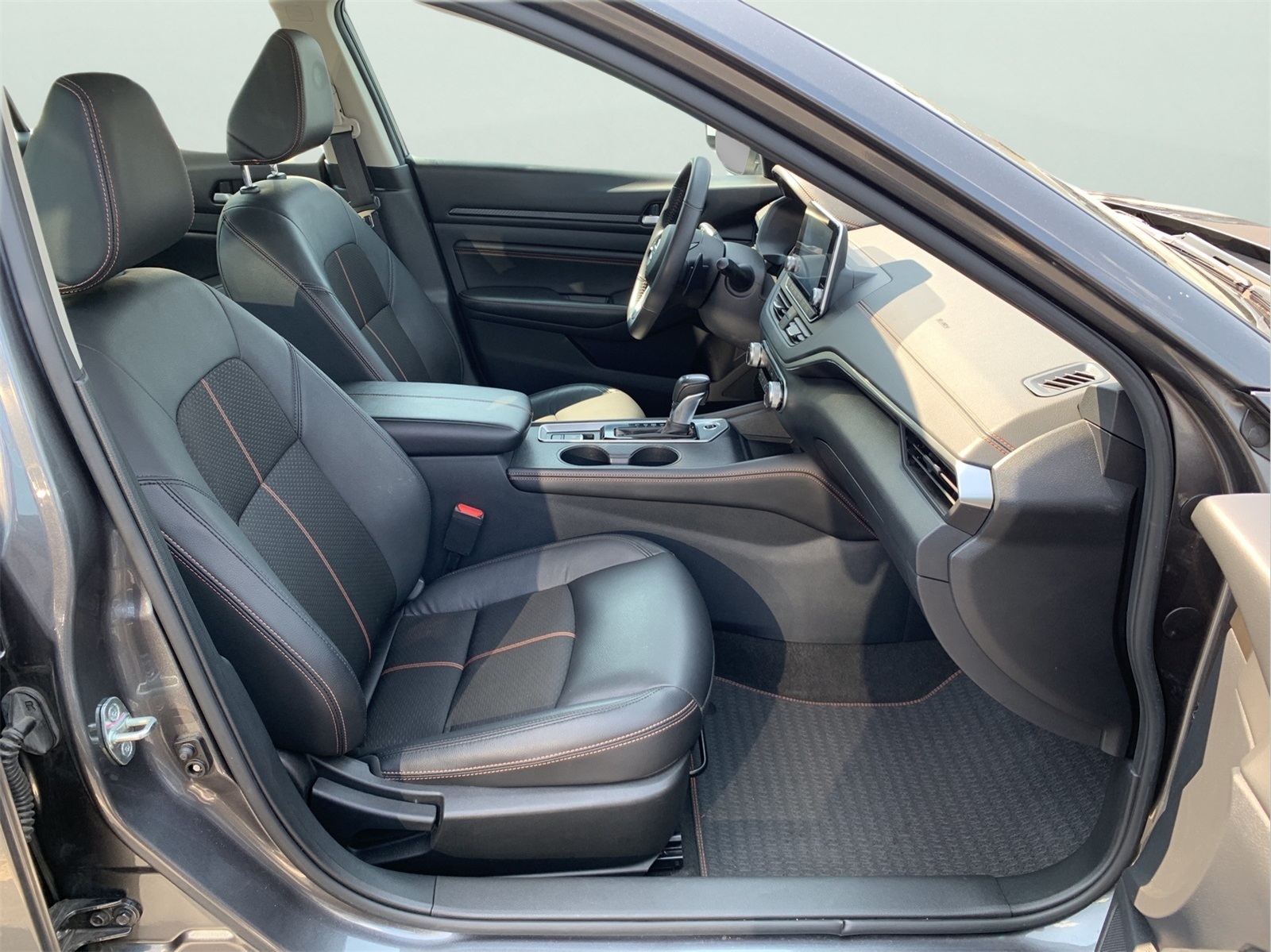 2022 Nissan Altima 2.5 SR photo 23