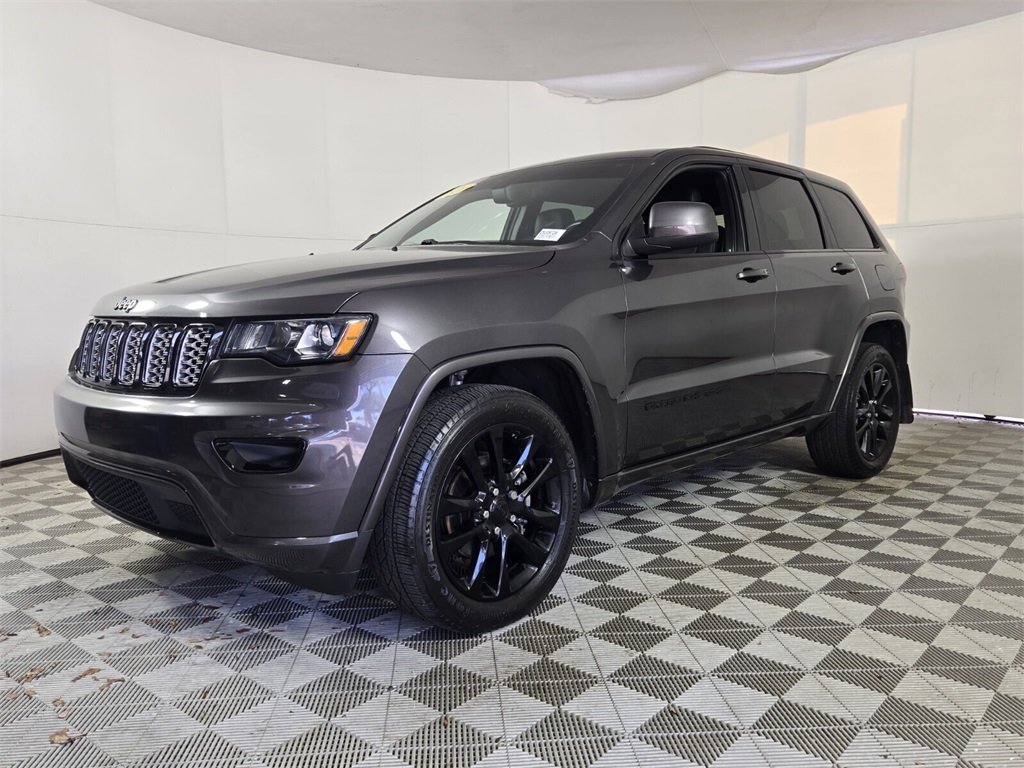 2020 Jeep Grand Cherokee Laredo Altitude photo 3
