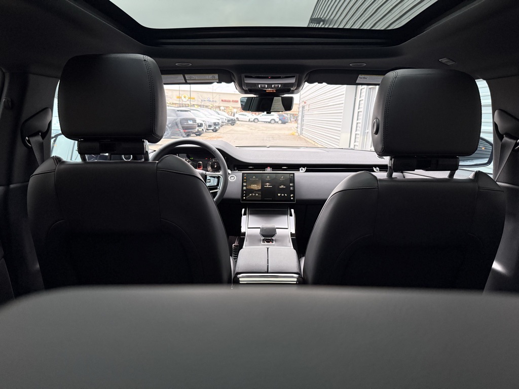 2024 Land Rover Range Rover Evoque Dynamic SE photo 2
