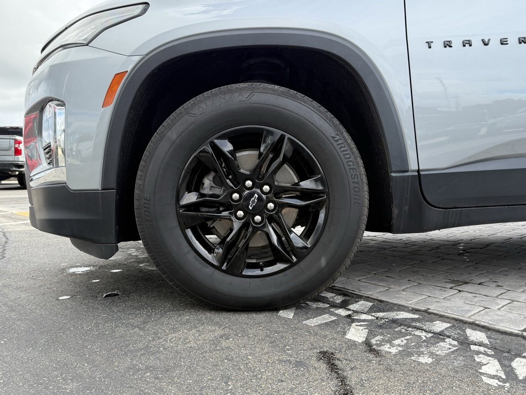 2023 Chevrolet Traverse Cloth photo 2