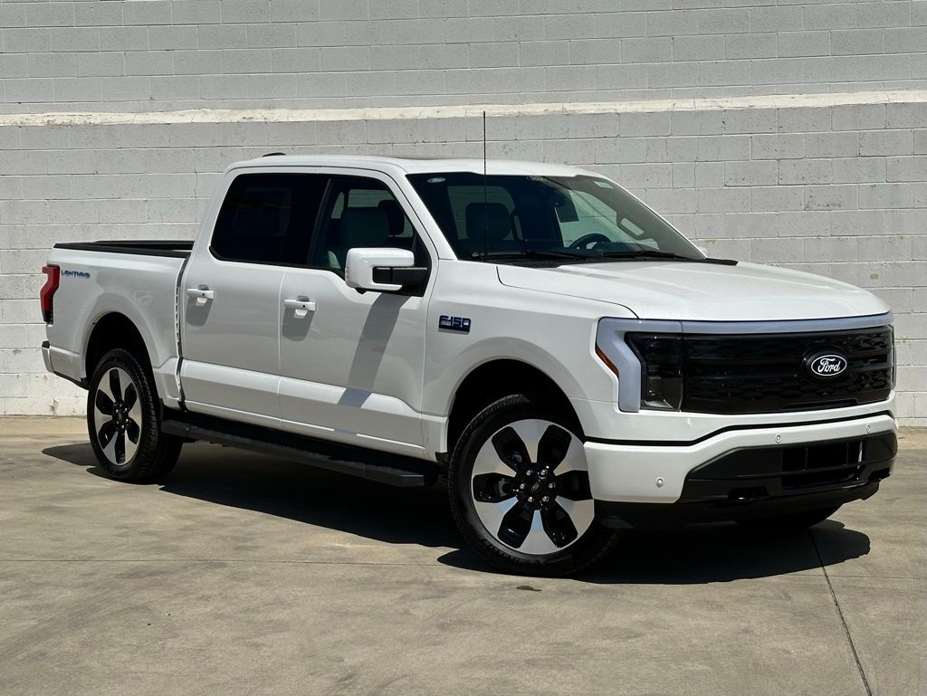 2025 Ford F-150 Lightning Platinum's photo