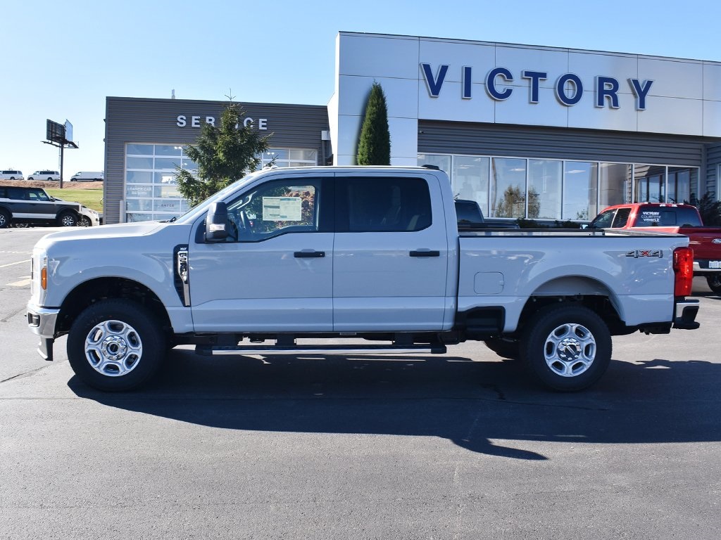 2026 Ford F-250 XLT photo 2