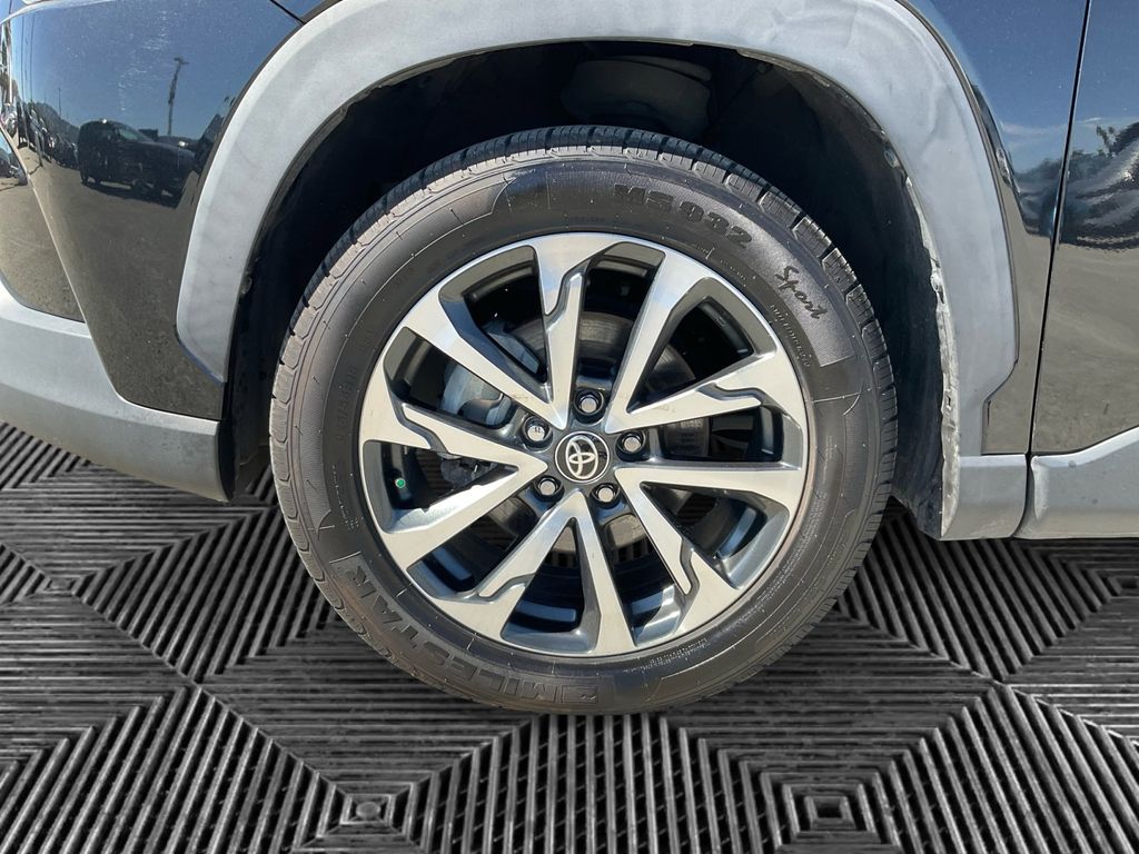 2022 Toyota Corolla Cross XLE photo 31