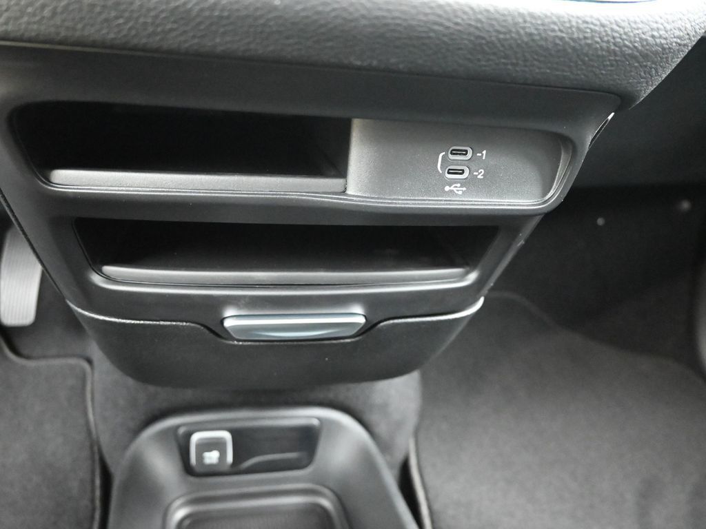 2026 Chrysler Pacifica photo 21