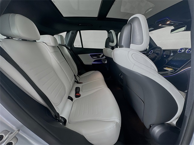 2025 Mercedes Benz GLC 300 photo 25