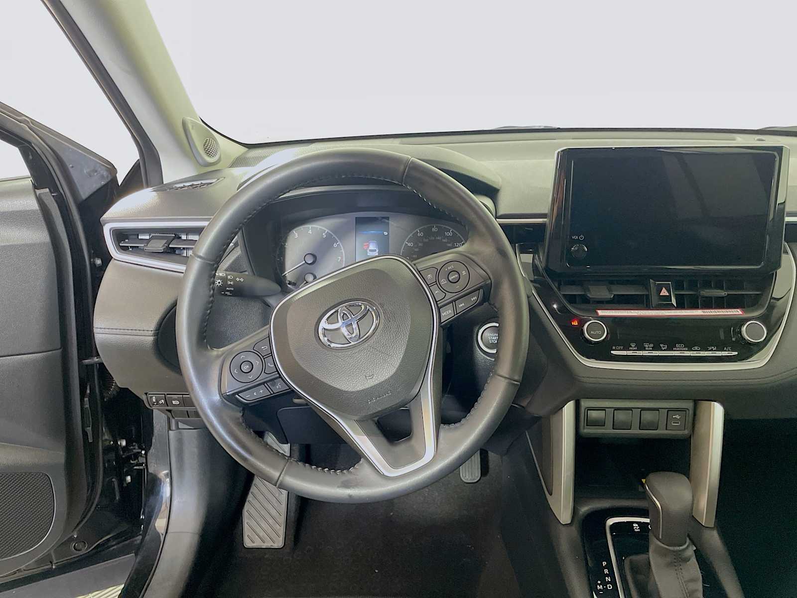 2023 Toyota Corolla Cross LE photo 19