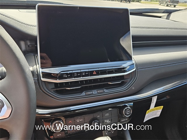 2026 Jeep Compass Latitude Altitude photo 17