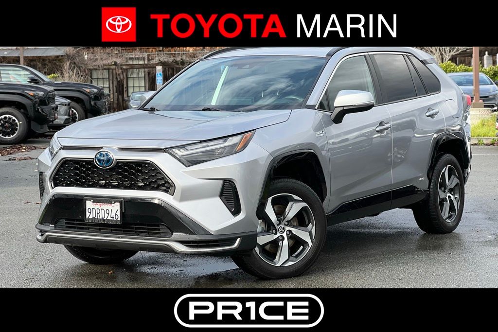 2022 Toyota RAV4 SE's photo