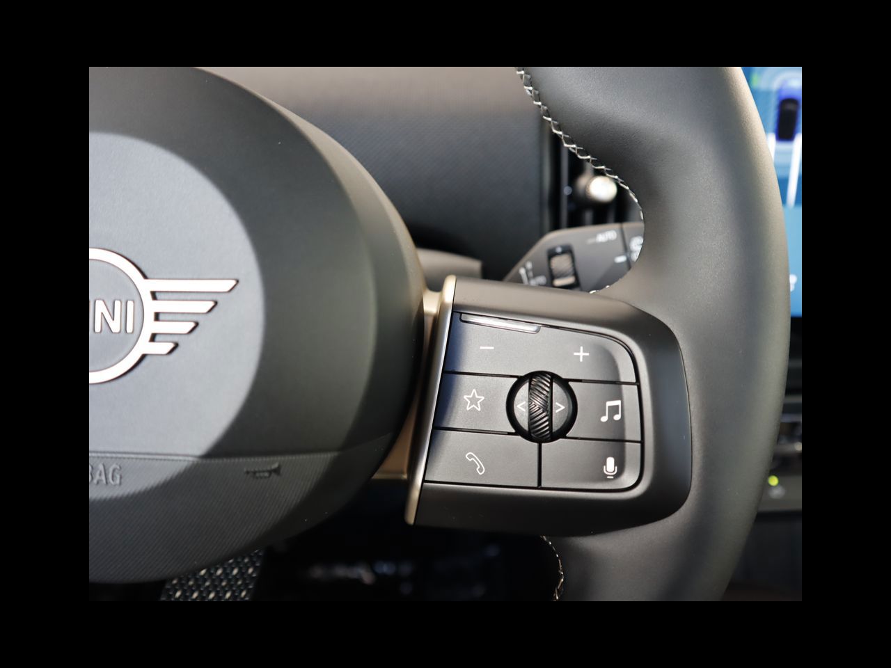 2025 Mini Cooper 2 Door Hardtop Signature photo 12