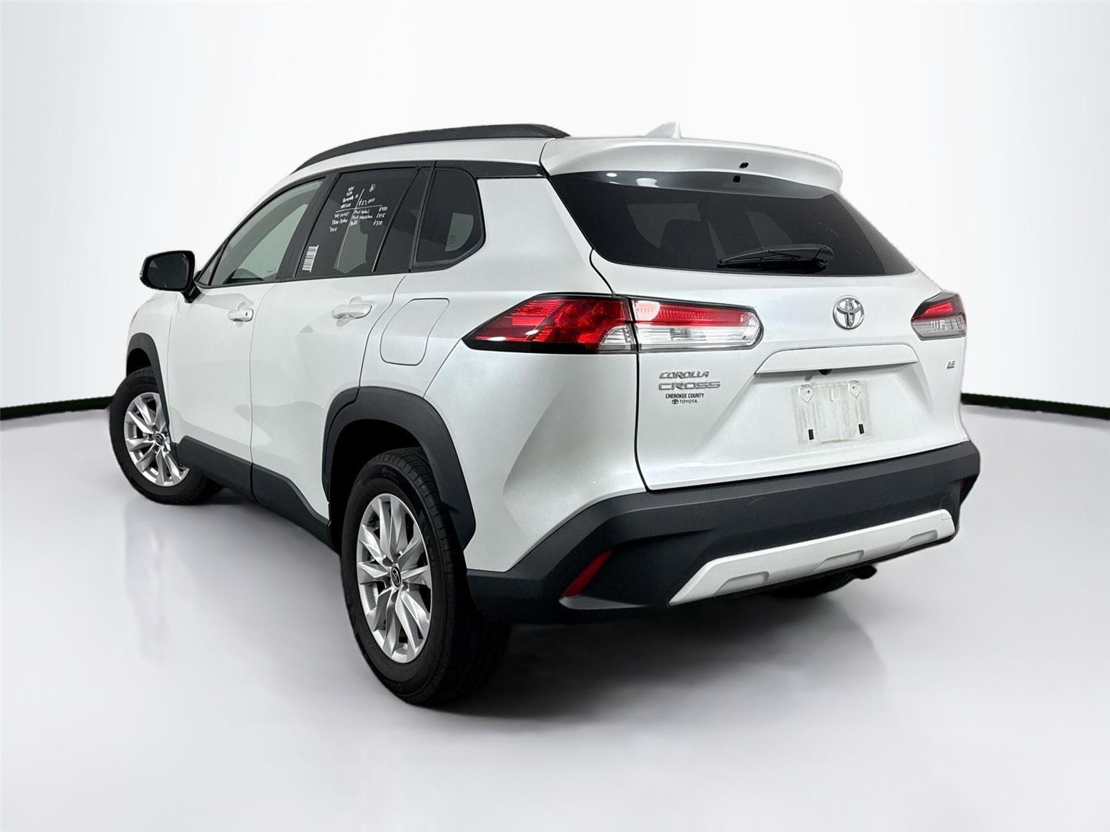 2022 Toyota Corolla Cross LE photo 8