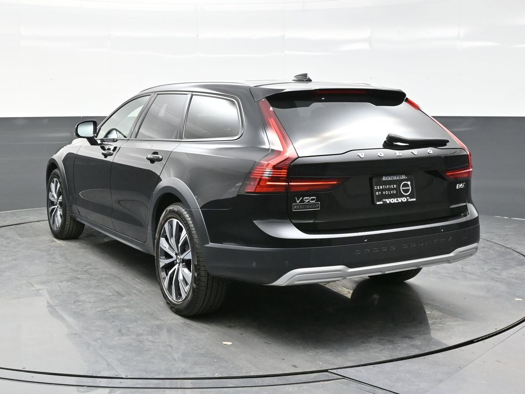 2023 Volvo V90 Cross Country B6 Plus photo 3