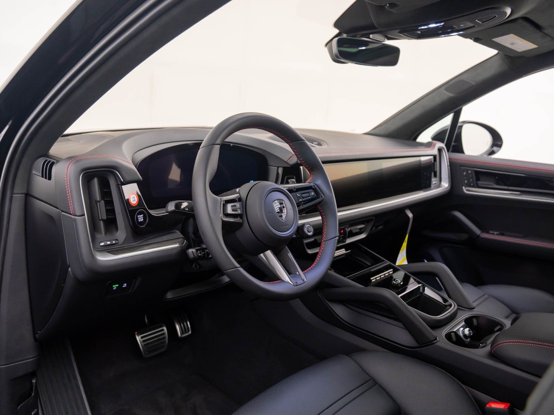 2025 Porsche Cayenne E-Hybrid Turbo photo 3
