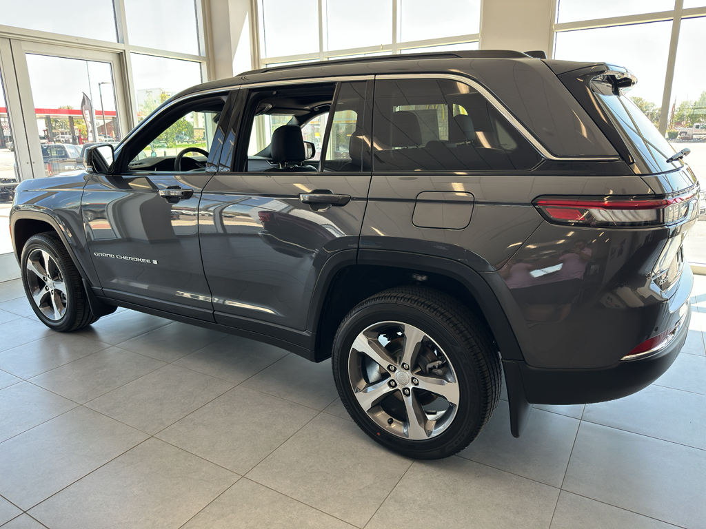 2025 Jeep Grand Cherokee Limited photo 4