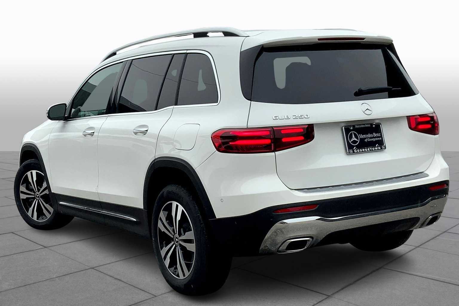 2025 Mercedes Benz GLB 250 photo 4