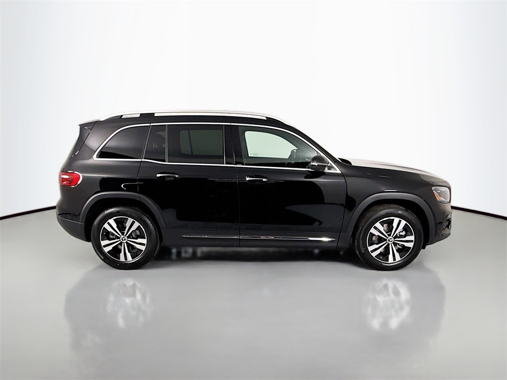 2025 Mercedes Benz GLB 250 4MATIC photo 4
