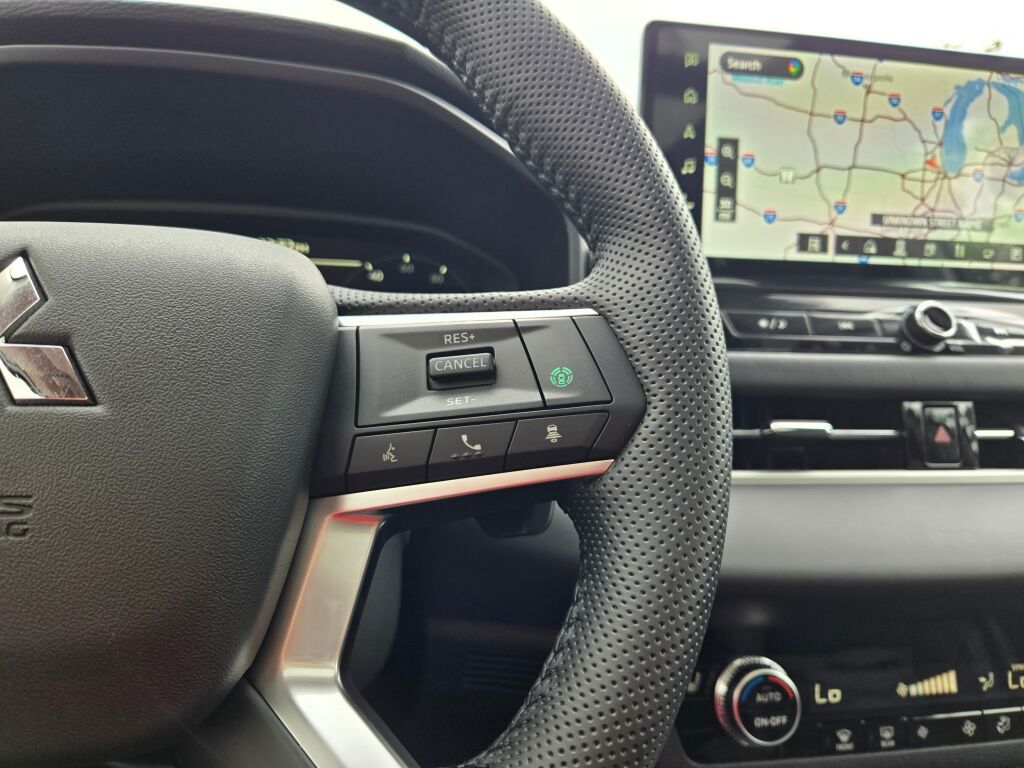 2025 Mitsubishi Outlander SE photo 24