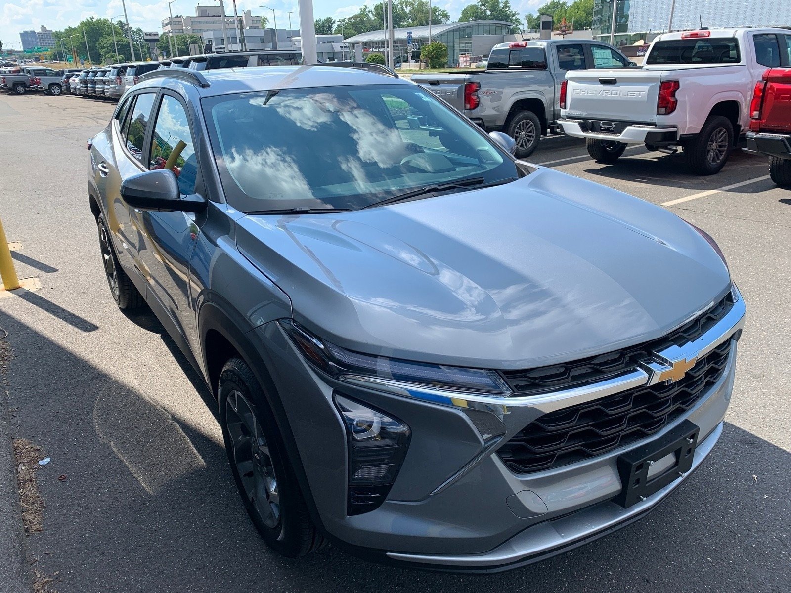 2025 Chevrolet Trax LT photo 3