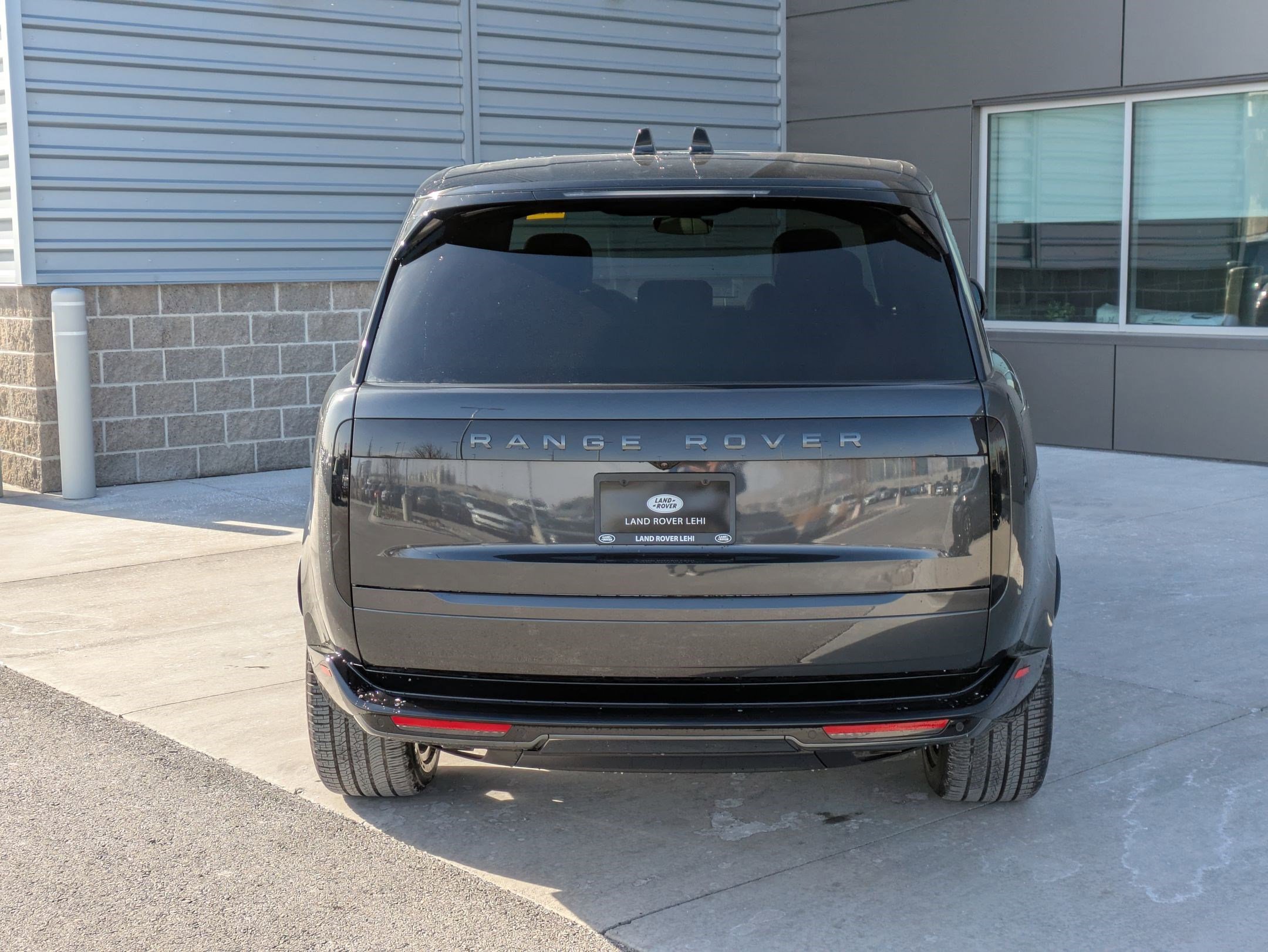 2025 Land Rover Range Rover SE photo 3