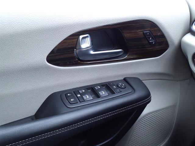 2023 Chrysler Pacifica Limited photo 21