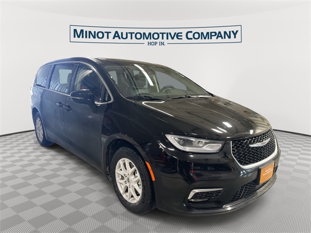 2024 Chrysler Pacifica Touring L's photo