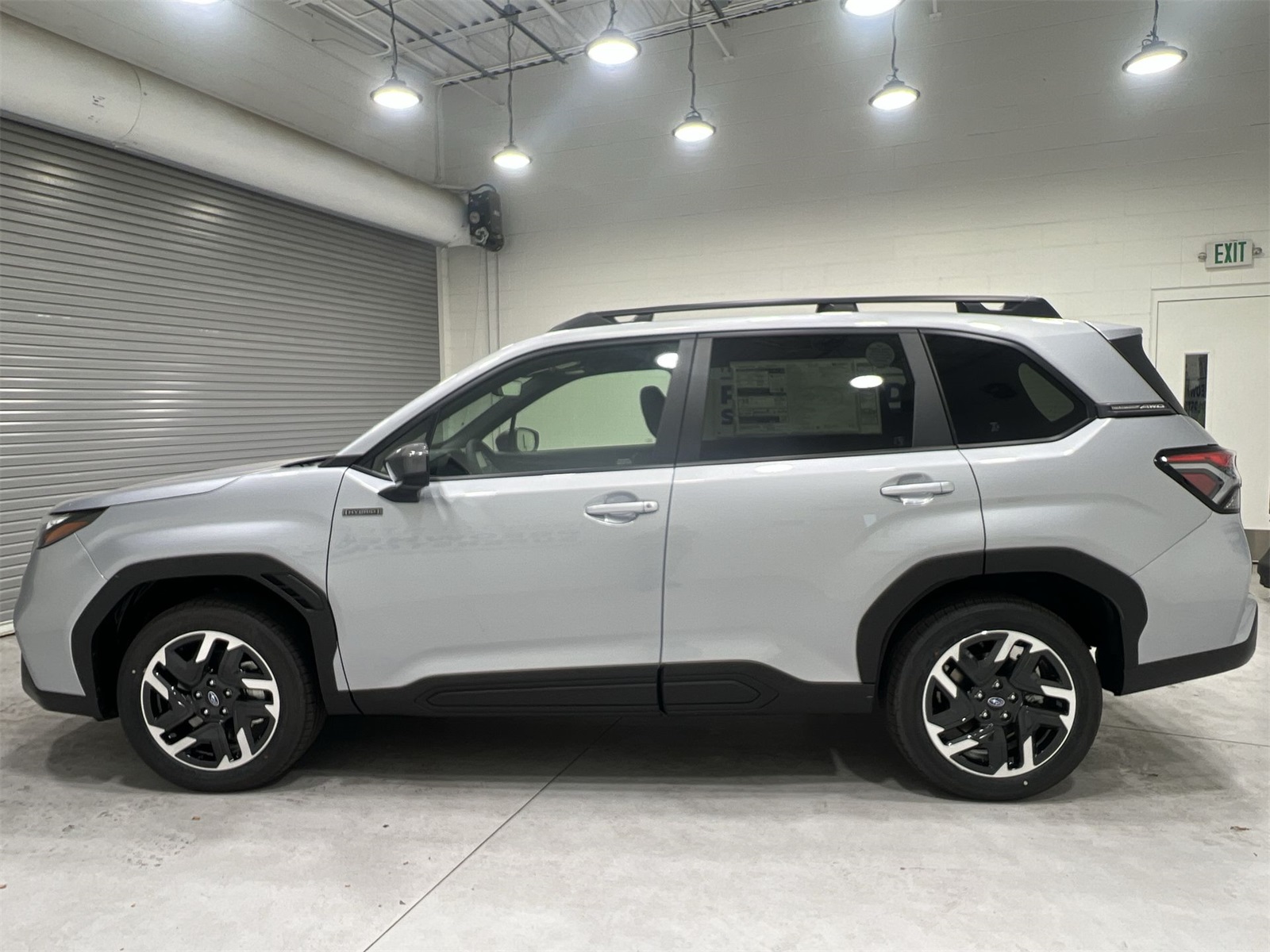 2025 Subaru Forester Premium photo 4