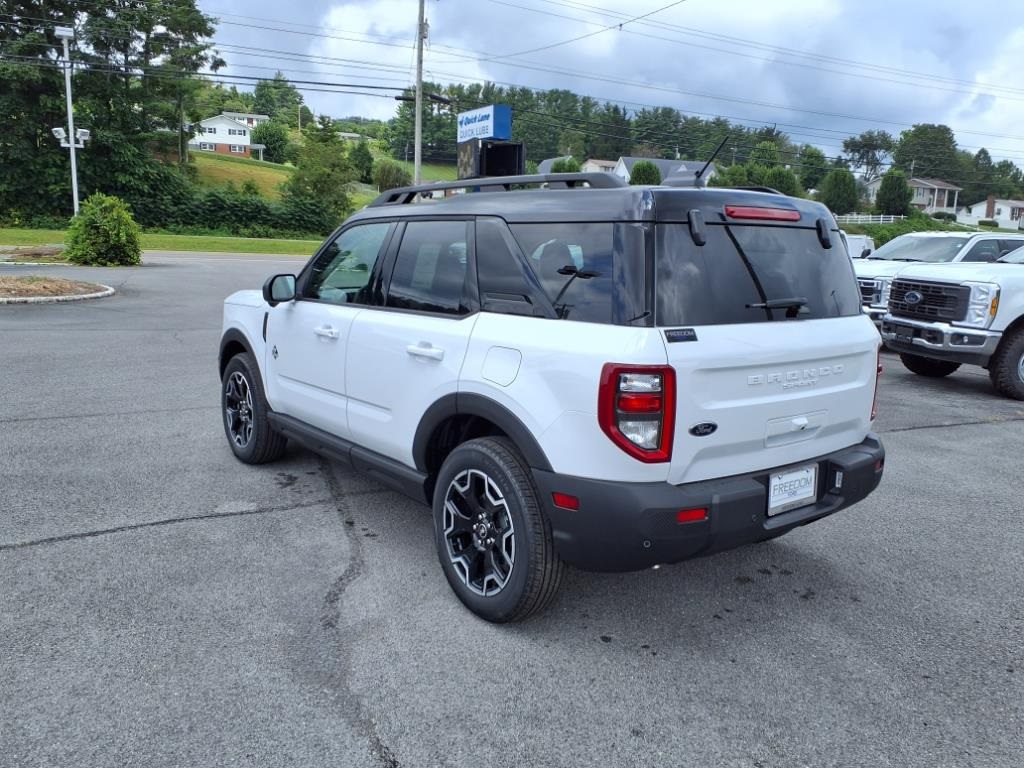 2025 Ford Bronco Sport Outer Banks photo 2
