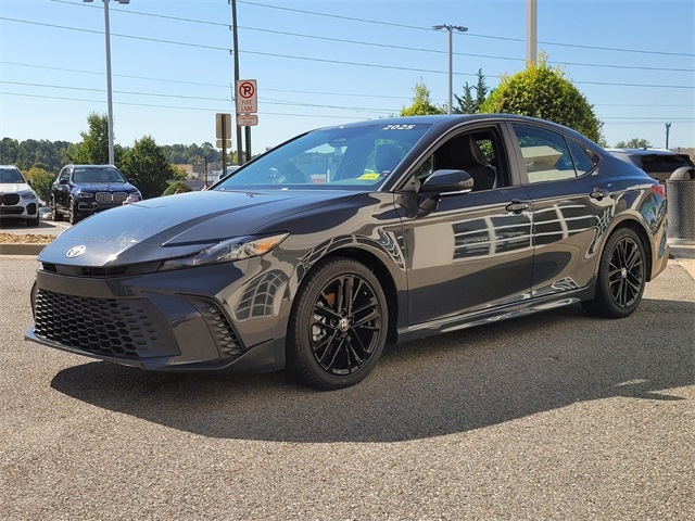 2025 Toyota Camry SE photo 4