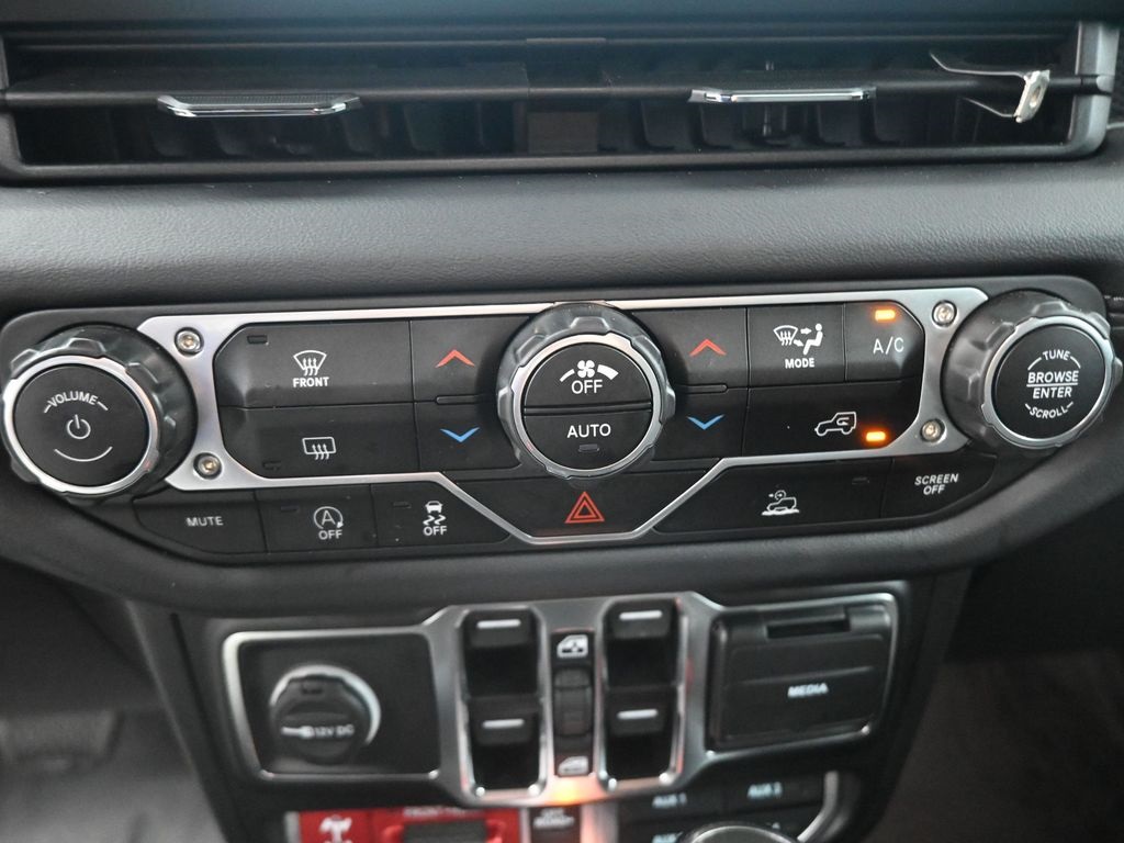 2024 Jeep Wrangler Rubicon photo 6