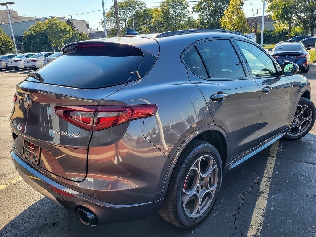 2023 Alfa Romeo Stelvio Ti photo 7