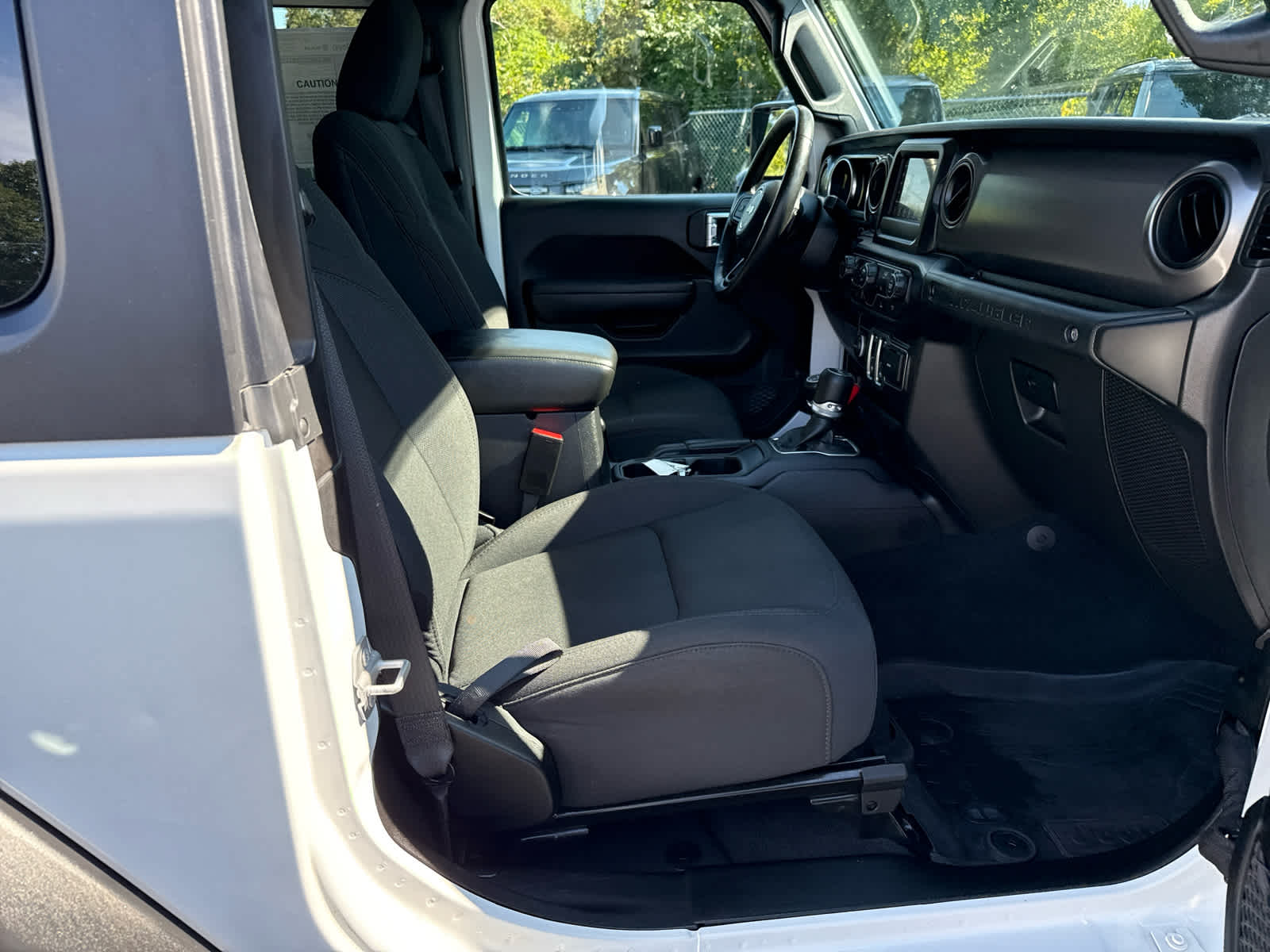 2022 Jeep Wrangler Sport S photo 21