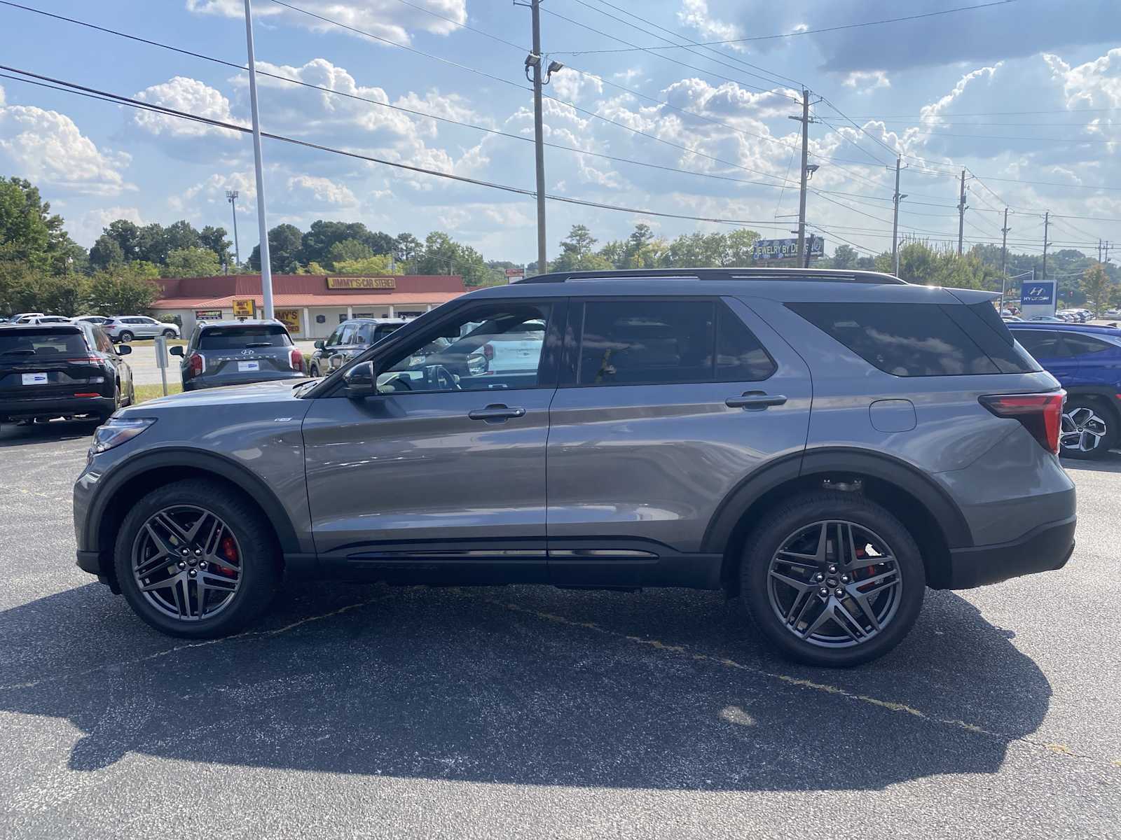 2025 Ford Explorer ST-Line photo 8