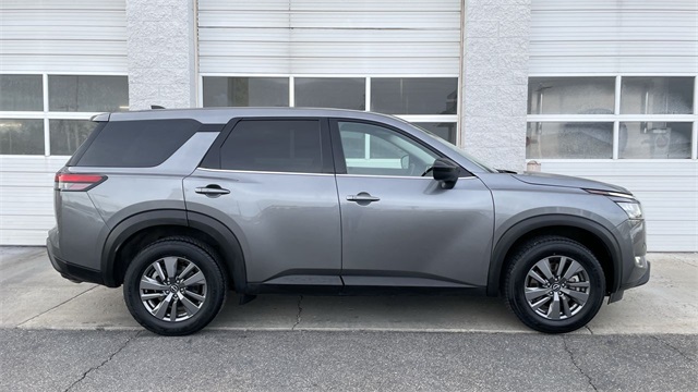 2024 Nissan Pathfinder S's photo
