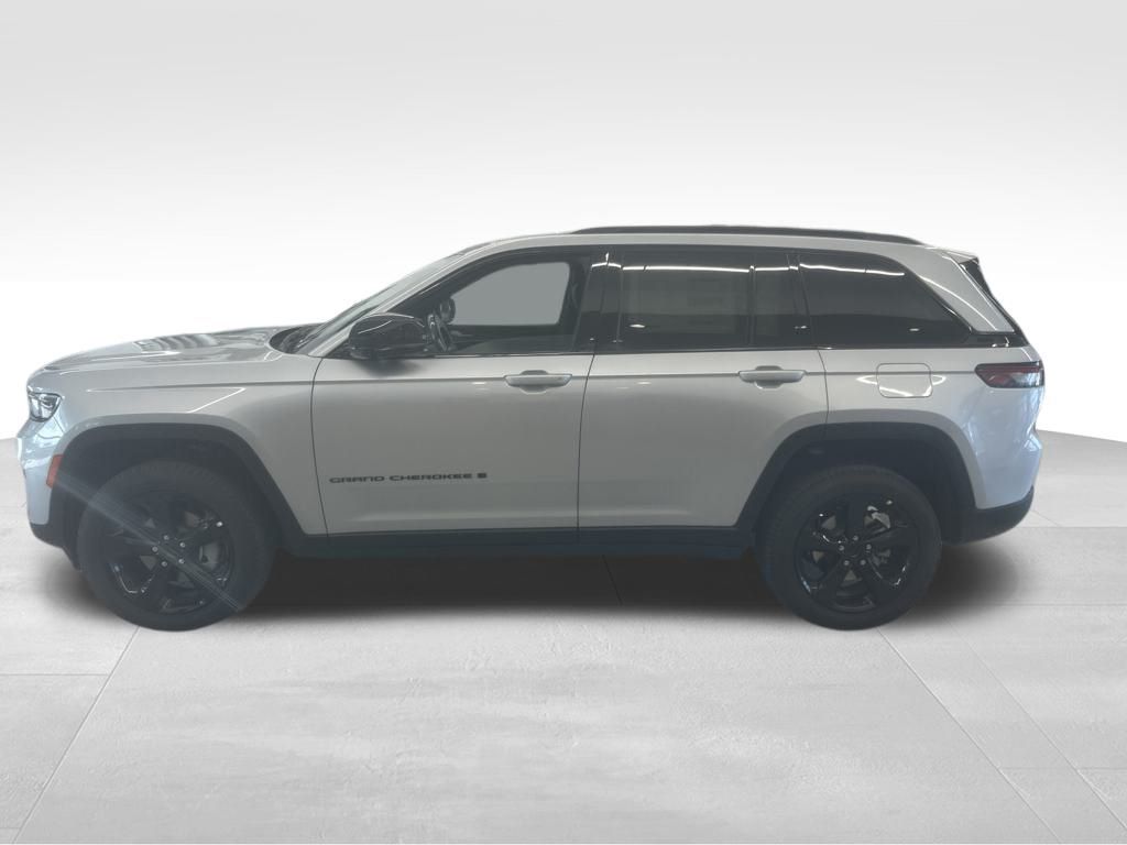2025 Jeep Grand Cherokee Limited photo 2
