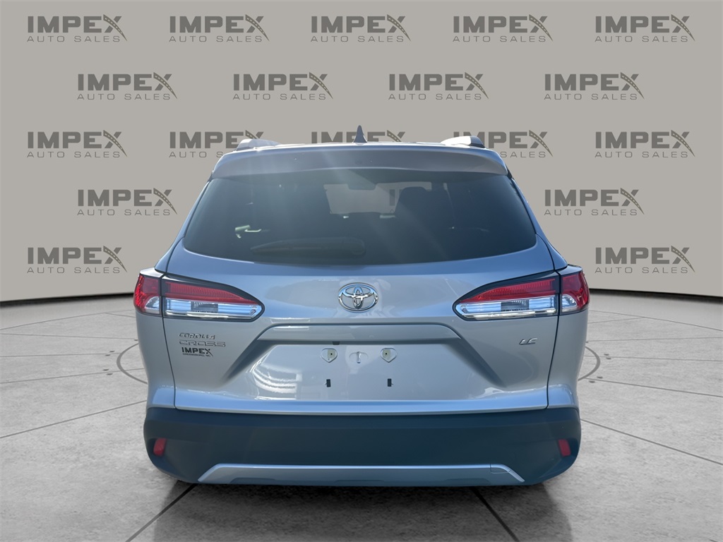 2025 Toyota Corolla Cross LE photo 4