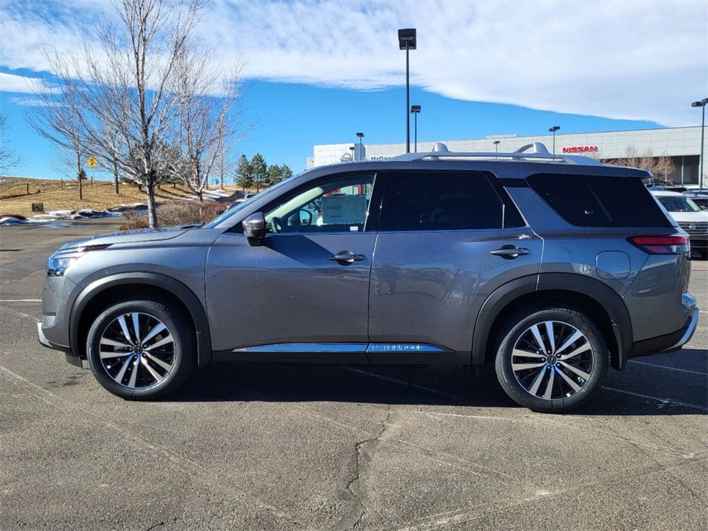 2025 Nissan Pathfinder Platinum photo 2