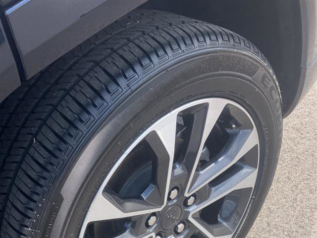 2023 Jeep Grand Cherokee Overland photo 8