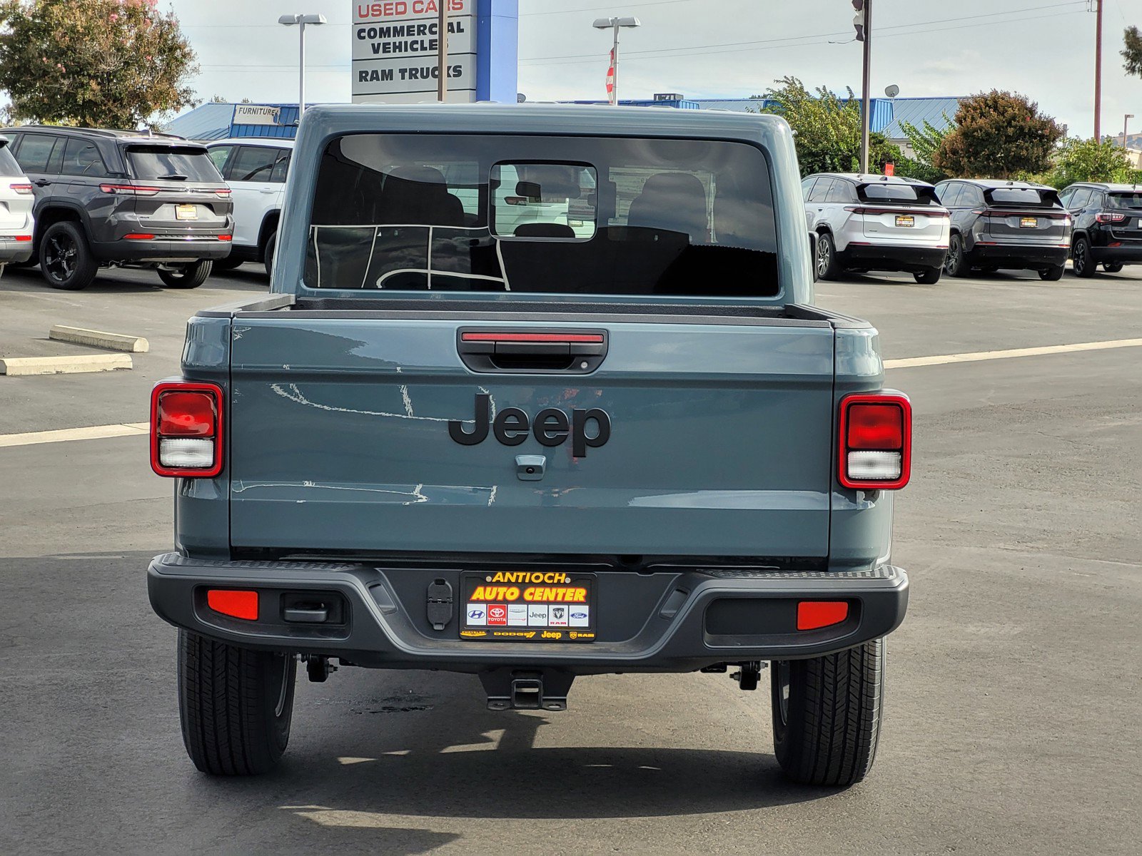 2025 Jeep Gladiator Sport S photo 4