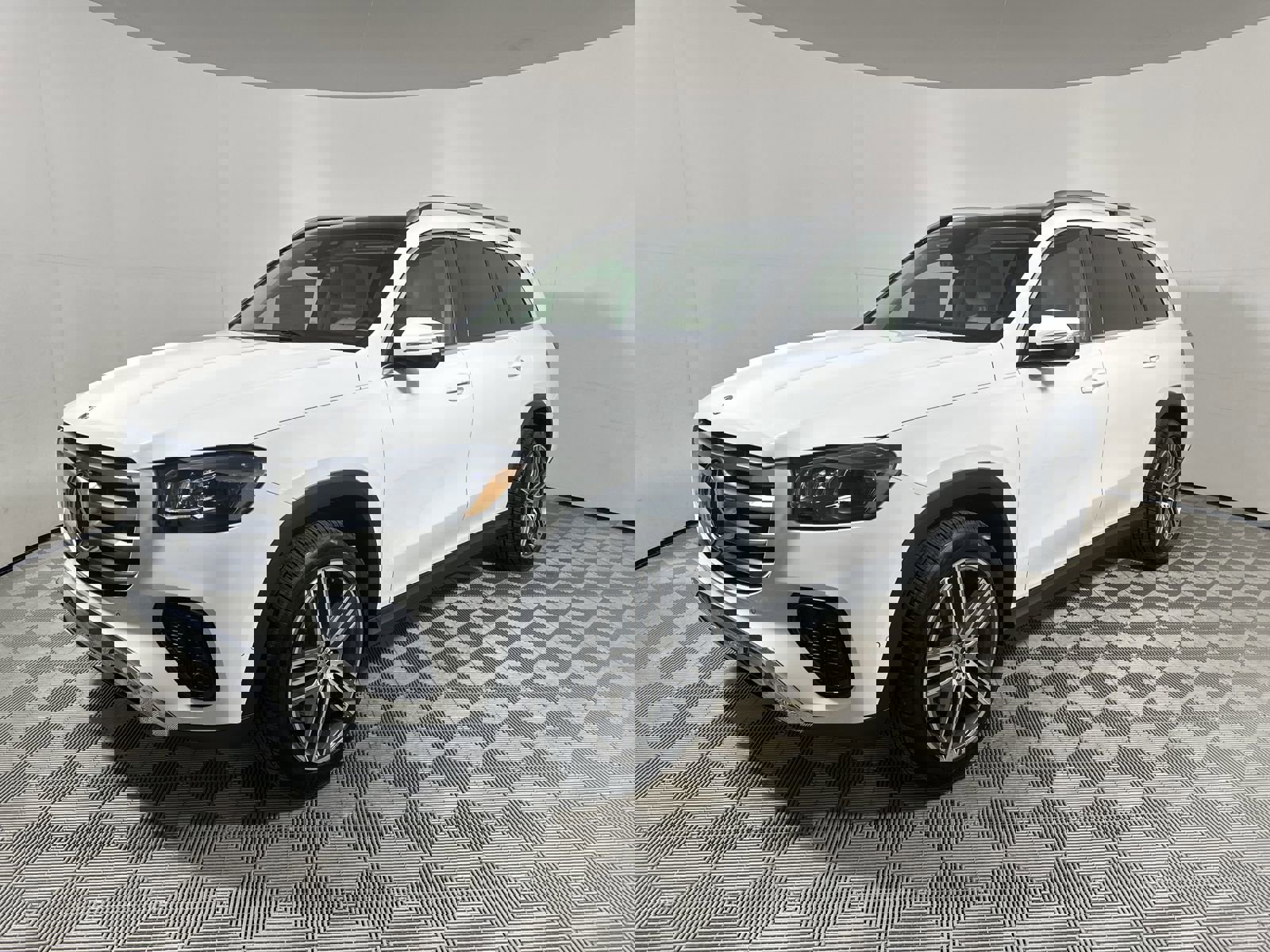 2025 Mercedes Benz GLS 450 4MATIC photo 4