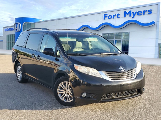 2011 Toyota Sienna Limited's photo