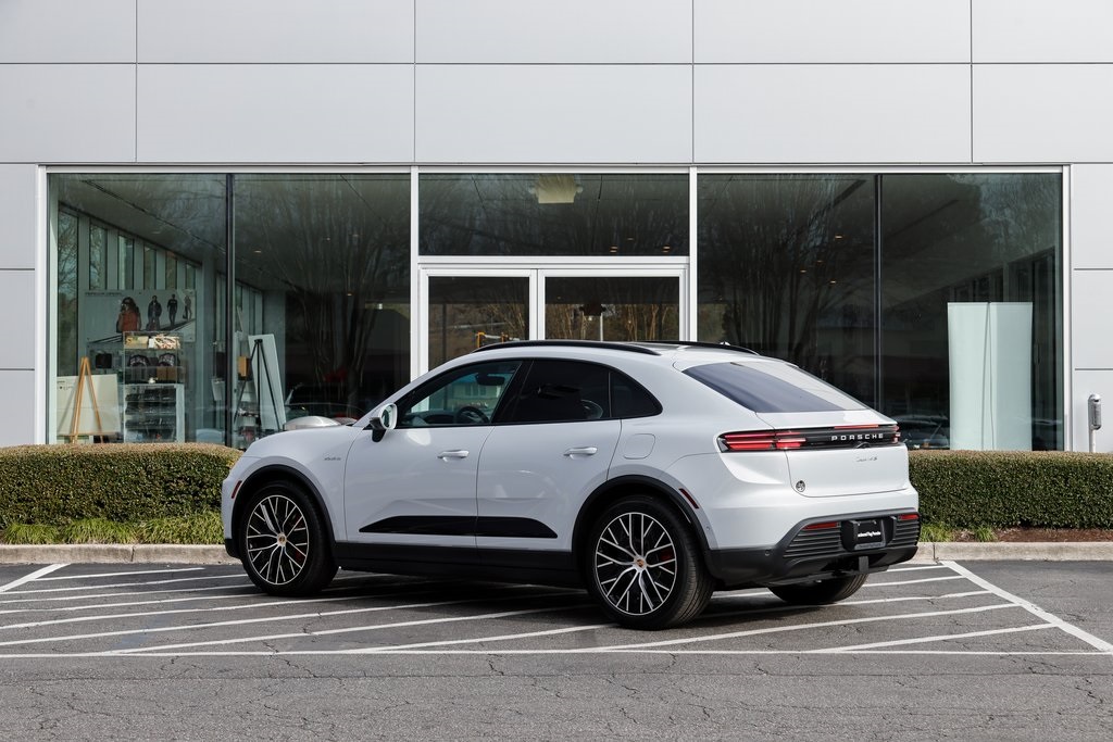 2025 Porsche Macan Electric photo 3