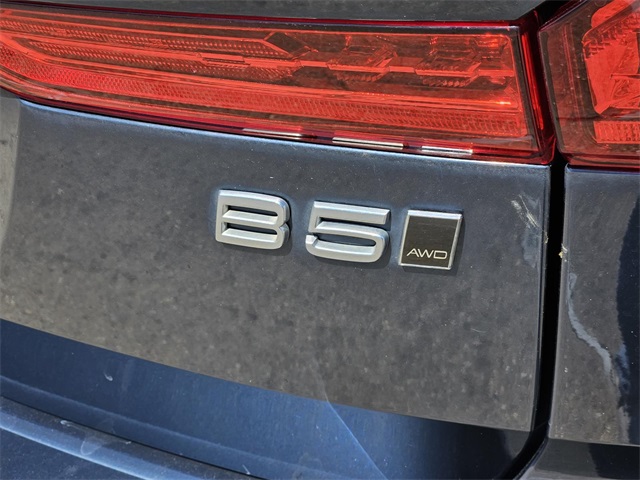 2022 Volvo XC60 B5 Momentum photo 9