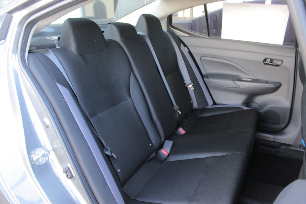 2025 Nissan Versa 1.6 S photo 8