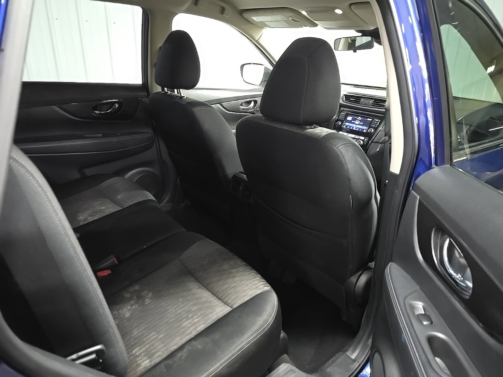 2019 Nissan Rogue SV photo 17