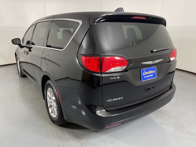 2026 Chrysler Voyager LX photo 4